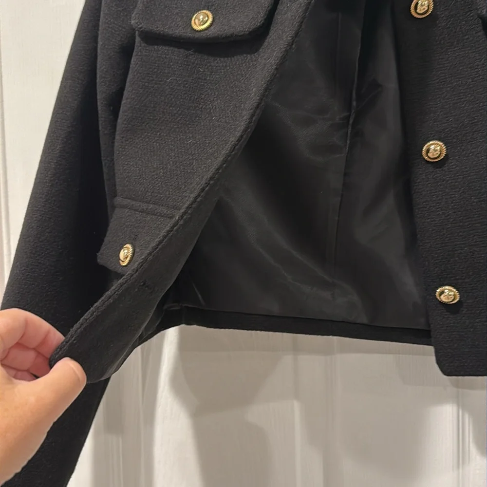 Zara Women's Black Blazer with Gold Buttons - Picture 4 of 7